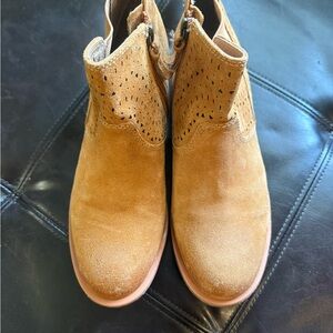 Sofft Women's Suede Ankle Booties in Tan